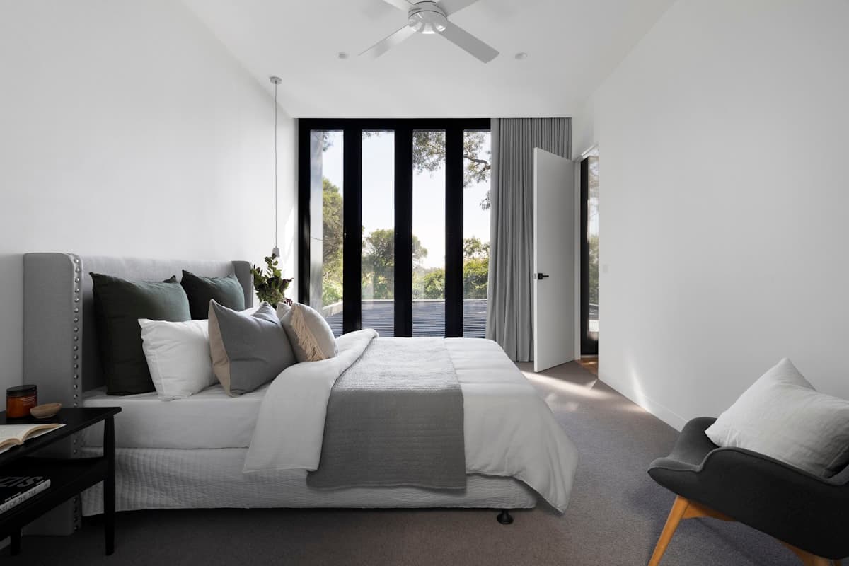 Sleek Minimalist Concrete Villa - Photo 2