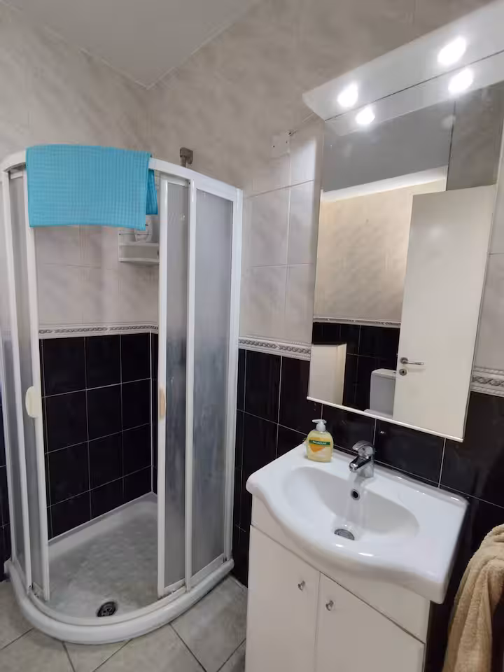 Cozy Apartment in Beirut - Photo 6